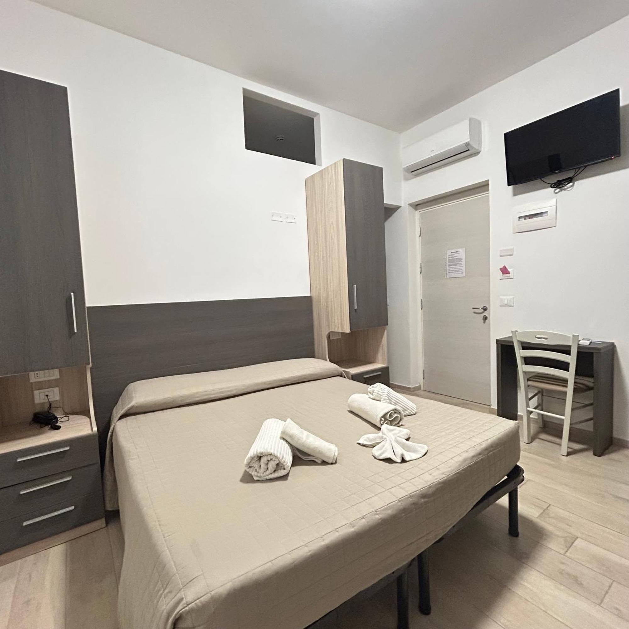 Hotel Bed And Book Rimini Buitenkant foto